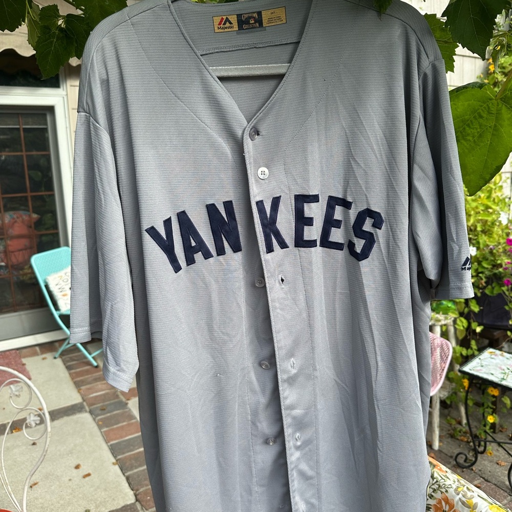 Majestic Yankees Gray Button-Up Jersey